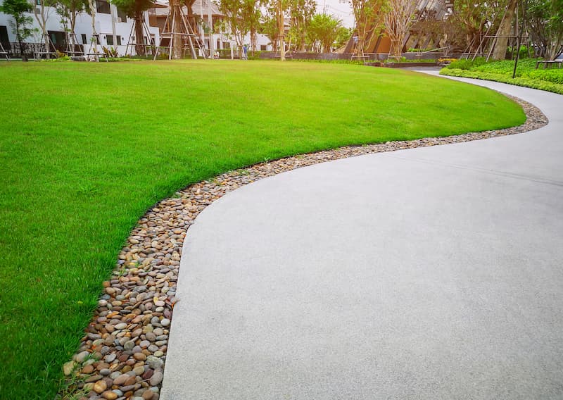 How Commercial Lawn Maintenance Can Help Your Business